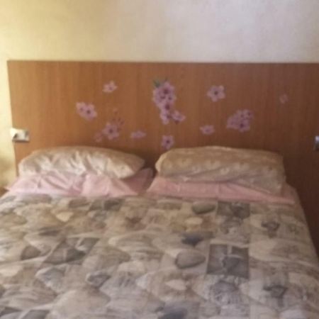 B&B Peschi In Fiore Валеджо-суль-Минчо Экстерьер фото